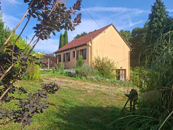 Maison évolutive, secteur la Ferté Macé, 3 chambres, sur sous sol, parc de 3000 m2 arboré et clos.