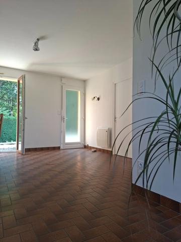 Maison évolutive, secteur la Ferté Macé, 3 chambres, sur sous sol, parc de 3000 m2 arboré et clos.