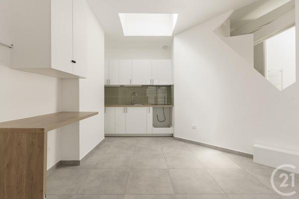 Appartement F3 à vendre  3 pièces - 77,97 m 2   PARIS  - 75011