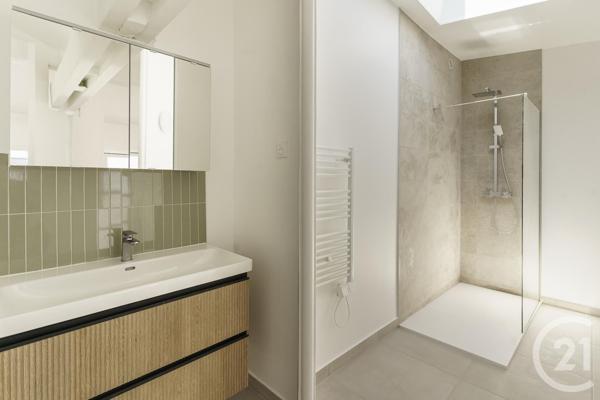 Appartement F3 à vendre  3 pièces - 77,97 m 2   PARIS  - 75011