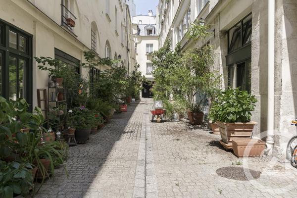 Appartement F3 à vendre  3 pièces - 77,97 m 2   PARIS  - 75011