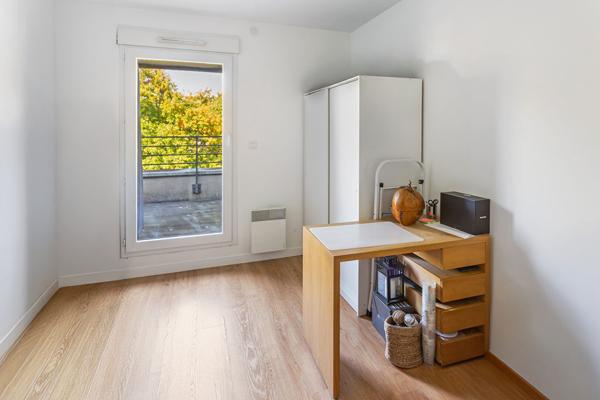 T3 de 62 m² dernier étage avec grande terrasse et 2 places de stationnement,  
Nantes 44300