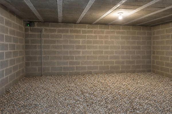 Proche La Bazoche Gouet, pavillon de belle qualité sur terrain très bien arboré