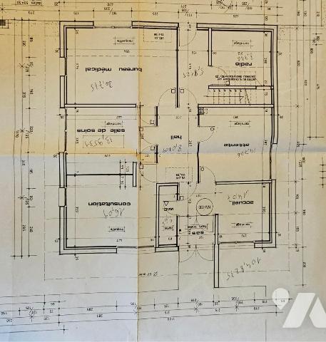 Ancien cabinet médical pouvant être transformé en maison ou bureaux