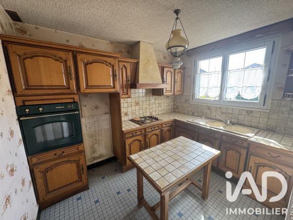 Maison à vendre 6 pièces 88,4 m² Saint-Denis-de-l'Hôtel