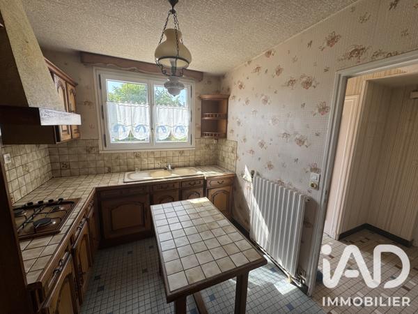 Maison à vendre 6 pièces 88,4 m² Saint-Denis-de-l'Hôtel