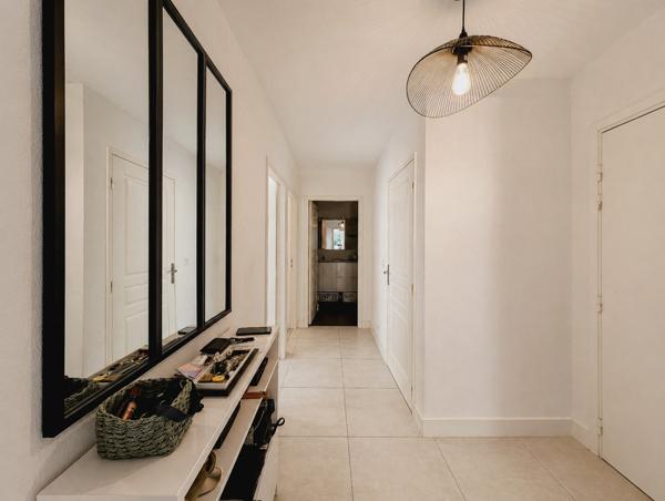 MAGNIFIQUE APPARTEMENT PISCINE GARAGE