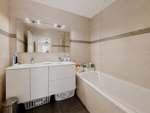 MAGNIFIQUE APPARTEMENT PISCINE GARAGE