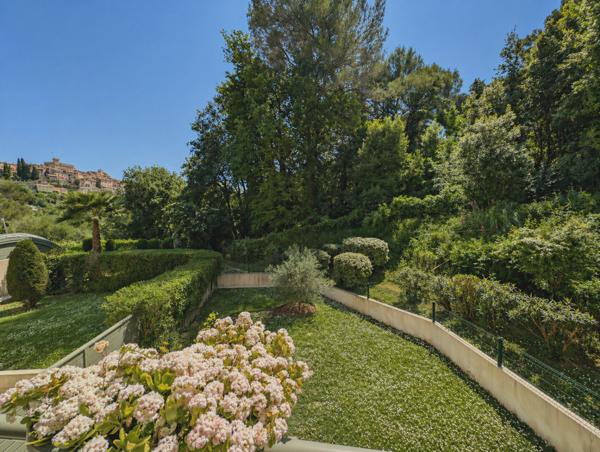 MAGNIFIQUE APPARTEMENT PISCINE GARAGE