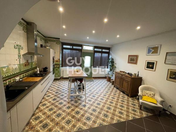 Maison de ville en pierre de taille à Saintes - Un Charme Historique Rénové avec Éclat