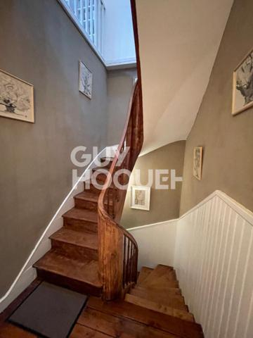 Maison de ville en pierre de taille à Saintes - Un Charme Historique Rénové avec Éclat