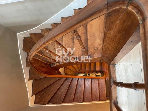 Maison de ville en pierre de taille à Saintes - Un Charme Historique Rénové avec Éclat