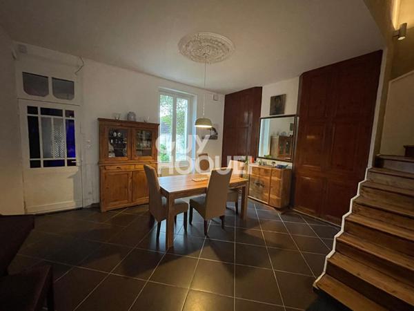 Maison de ville en pierre de taille à Saintes - Un Charme Historique Rénové avec Éclat