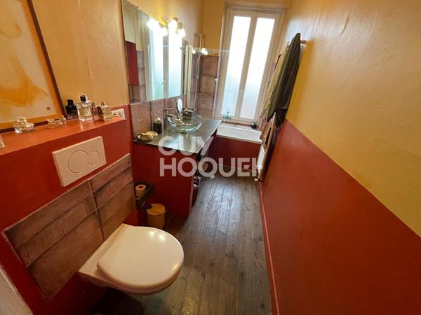 Maison de ville en pierre de taille à Saintes - Un Charme Historique Rénové avec Éclat