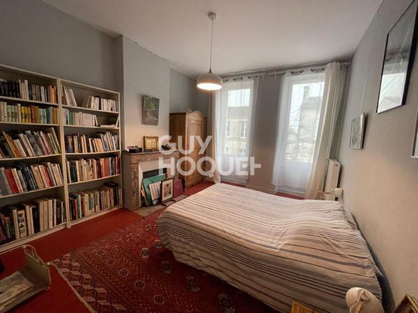 Maison de ville en pierre de taille à Saintes - Un Charme Historique Rénové avec Éclat