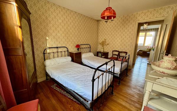 Maison à vendre    9 pièces • 215 m2 Guitalens-L'Albarède