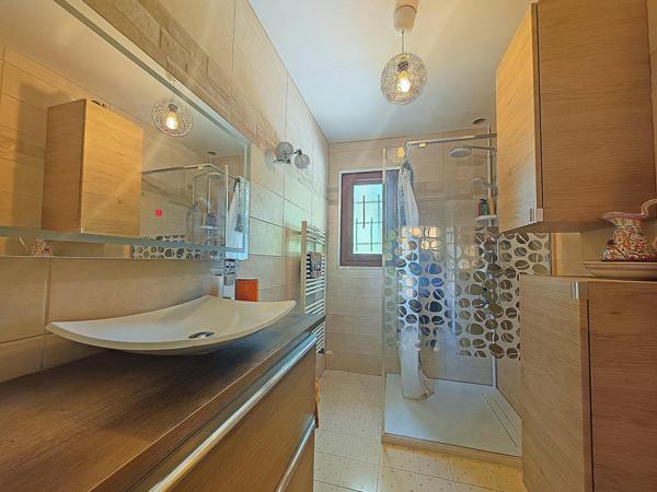 Pavillon 6 pièces dans un environnement au cœur de la forêt