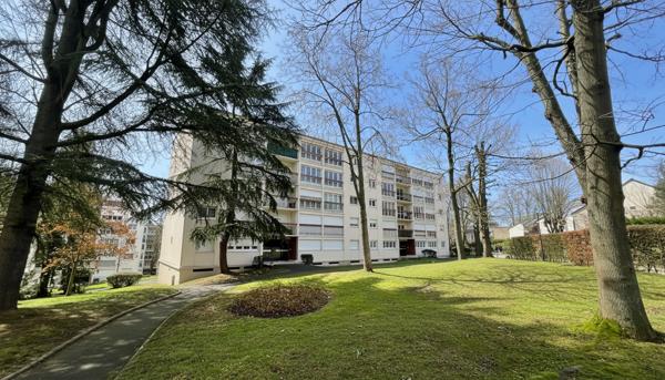 APPARTEMENT 4 PIÈCES À ÉVRY, 89 M² AVEC BALCONS, BOX ET CAVE