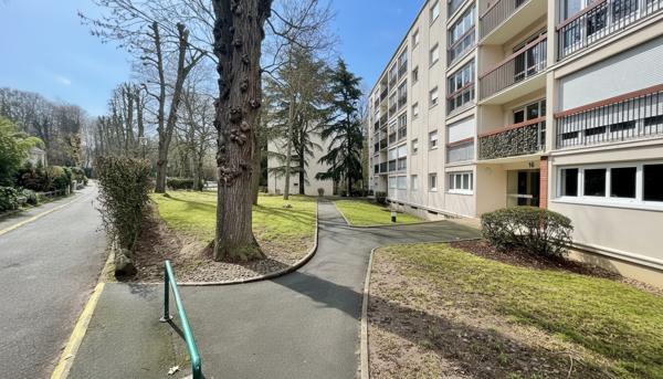 APPARTEMENT 4 PIÈCES À ÉVRY, 89 M² AVEC BALCONS, BOX ET CAVE