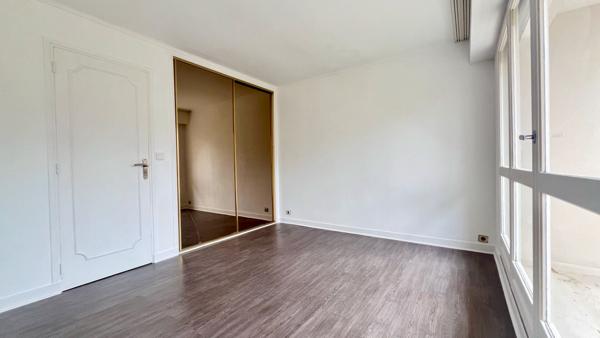 APPARTEMENT 4 PIÈCES À ÉVRY, 89 M² AVEC BALCONS, BOX ET CAVE