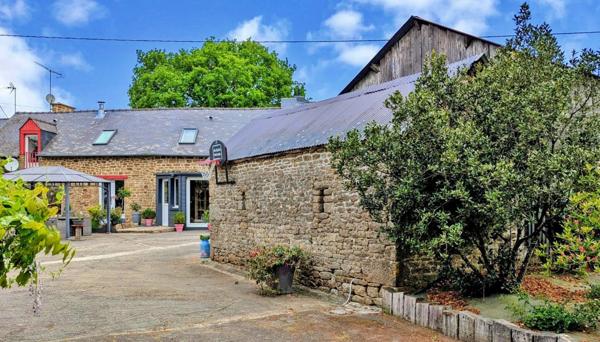 Longère 6 pièces 140 M2 à ROMAGNE avec dépendances et terrain