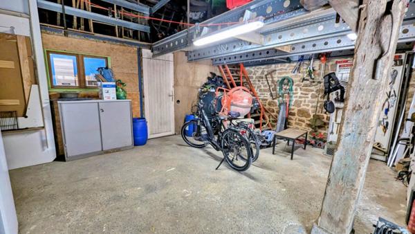 Longère 6 pièces 140 M2 à ROMAGNE avec dépendances et terrain