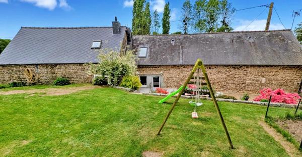 Longère 6 pièces 140 M2 à ROMAGNE avec dépendances et terrain