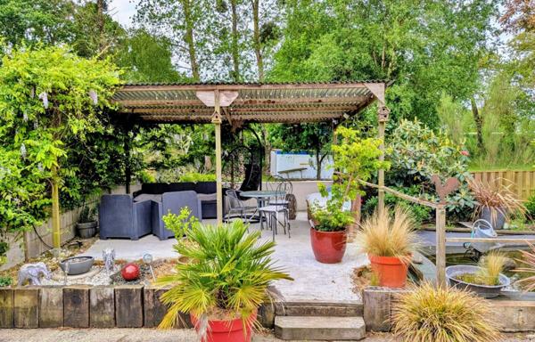 Longère 6 pièces 140 M2 à ROMAGNE avec dépendances et terrain