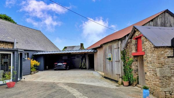 Longère 6 pièces 140 M2 à ROMAGNE avec dépendances et terrain