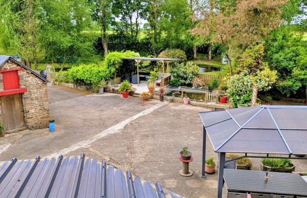 Longère 6 pièces 140 M2 à ROMAGNE avec dépendances et terrain