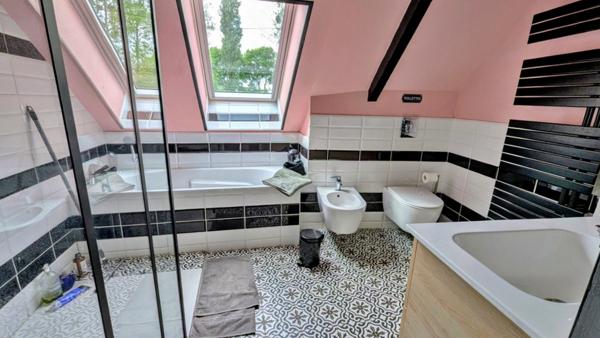 Longère 6 pièces 140 M2 à ROMAGNE avec dépendances et terrain