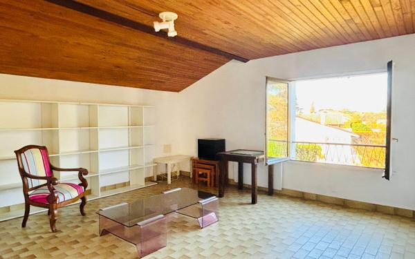 Maison à vendre    7 pièces •  Angresse