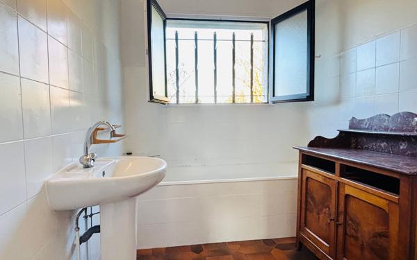 Maison à vendre    7 pièces •  Angresse