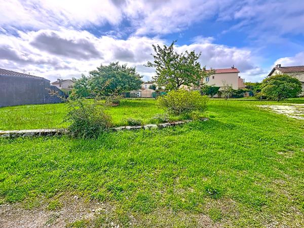 OPPORTUNITÉ RARE : MAISON + 2 GARAGES SUR 1210 M² /SECTEUR PRISE PAMIERS