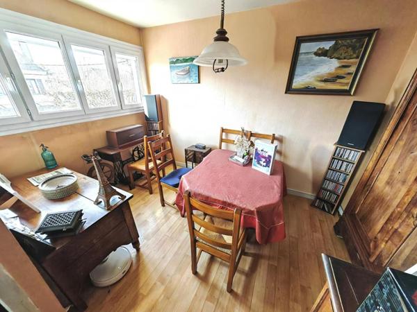 Exclu investisseurs : Appartement T3/4 loué 73 m2, 1er étage, résidence St Germain à Châteauroux, cave et garage