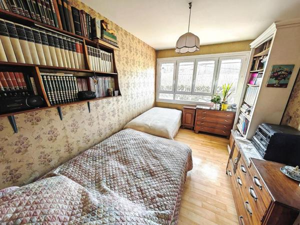 Exclu investisseurs : Appartement T3/4 loué 73 m2, 1er étage, résidence St Germain à Châteauroux, cave et garage