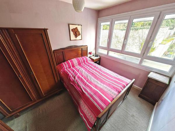 Exclu investisseurs : Appartement T3/4 loué 73 m2, 1er étage, résidence St Germain à Châteauroux, cave et garage