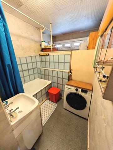 Exclu investisseurs : Appartement T3/4 loué 73 m2, 1er étage, résidence St Germain à Châteauroux, cave et garage