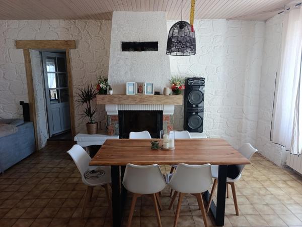 Longère rénovée – 115 m² – Terrain clos de 2 283 m² – Thizay (36100)