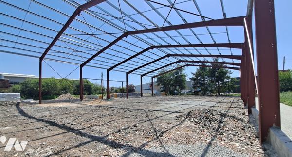 Entrepôt Savigneux 800 m² avec 2030 m² Terrain.
Prix 917 000 € HT.