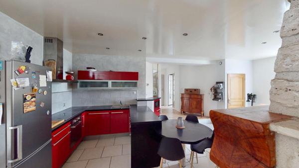 BÂTISSE ATYPIQUE 190 M2 PRIX 280 000