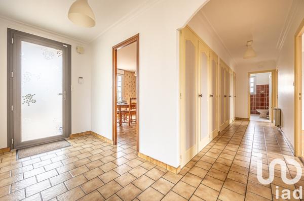 Maison 5 pièces de 160 m² à Aiffres (79230)