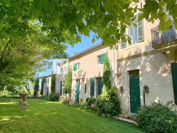 Un magnifique MANOR HOUSE et ses dépendances dans un domaine de 10 hectares de prés et de bois, près de CASTELJALOUX.