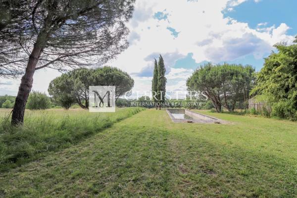 Un magnifique MANOR HOUSE et ses dépendances dans un domaine de 10 hectares de prés et de bois, près de CASTELJALOUX.