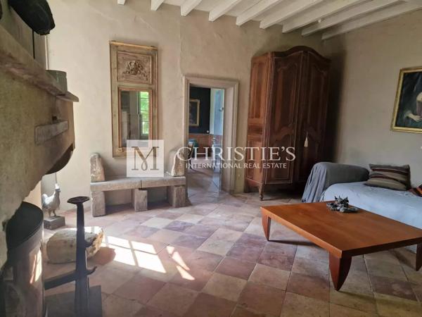 Un magnifique MANOR HOUSE et ses dépendances dans un domaine de 10 hectares de prés et de bois, près de CASTELJALOUX.