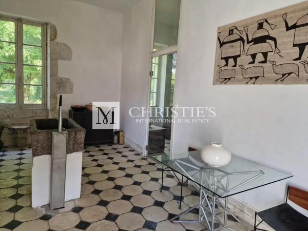 Un magnifique MANOR HOUSE et ses dépendances dans un domaine de 10 hectares de prés et de bois, près de CASTELJALOUX.