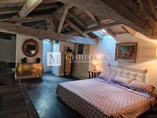 Un magnifique MANOR HOUSE et ses dépendances dans un domaine de 10 hectares de prés et de bois, près de CASTELJALOUX.