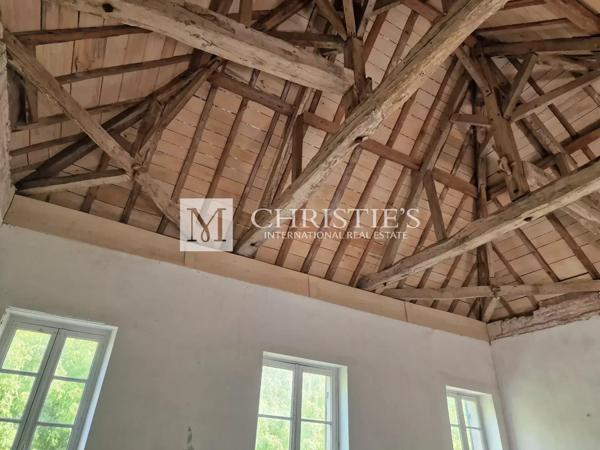 Un magnifique MANOR HOUSE et ses dépendances dans un domaine de 10 hectares de prés et de bois, près de CASTELJALOUX.