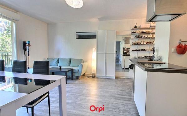 Appartement à vendre    2 pièces • 45,36 m2 Marseille 10