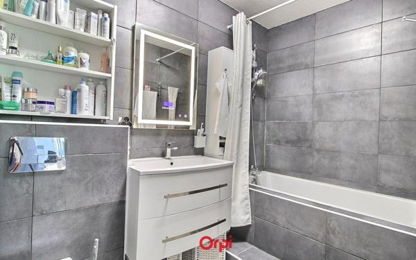 Appartement à vendre    2 pièces • 45,36 m2 Marseille 10